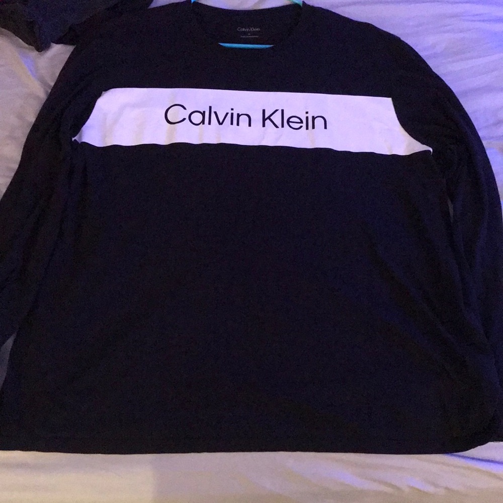 Black and white long sleeve
